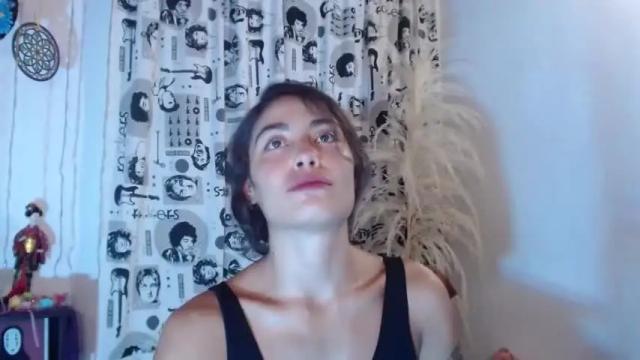 Image 3 of elii_hs Stream on Chaturbate on 14 months ago
