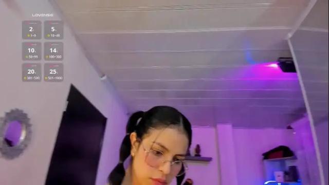 Image 2 of eliie_ruizz Stream on Chaturbate on 1 month ago