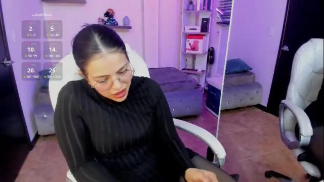 Image 11 of eliie_ruizz Stream on Chaturbate on 1 month ago