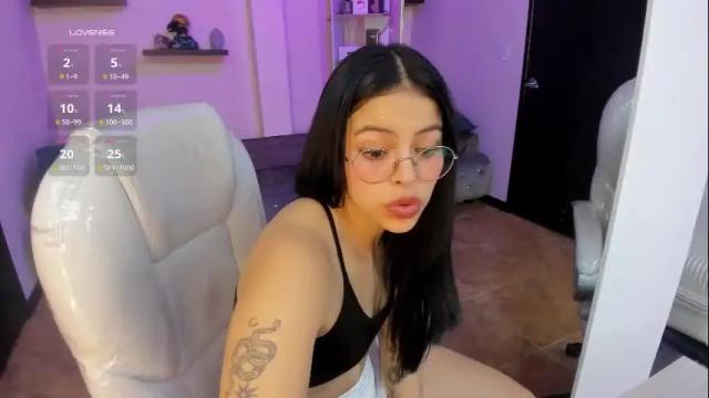 Image 10 of eliie_ruizz Stream on Chaturbate on 1 month ago