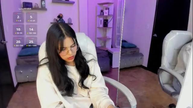 Image 2 of eliie_ruizz Stream on Chaturbate on 29 days ago