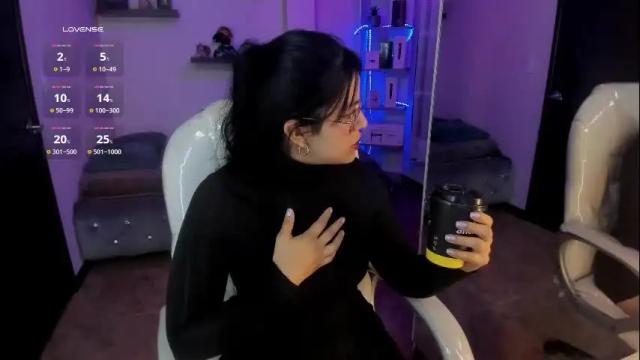 Image 12 of eliie_ruizz Stream on Chaturbate on 10 days ago