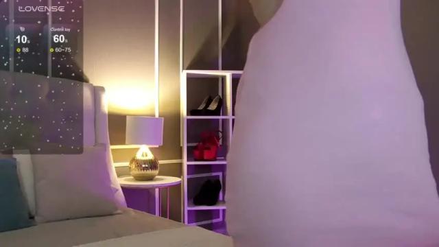 Image 6 of elina_nortas Stream on Chaturbate on 13 months ago