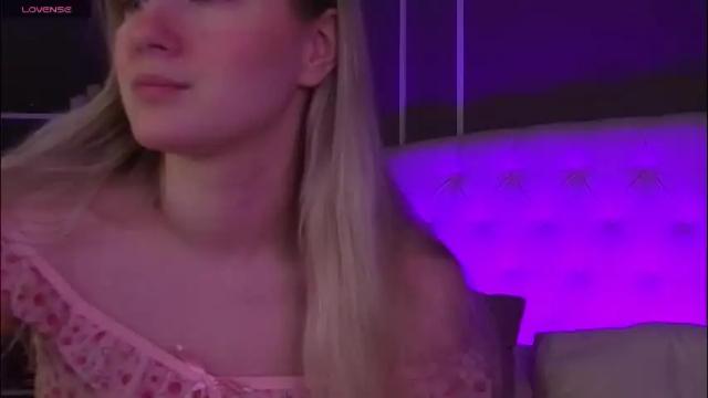 Image 2 of elina_nortas Stream on Chaturbate on 2 months ago