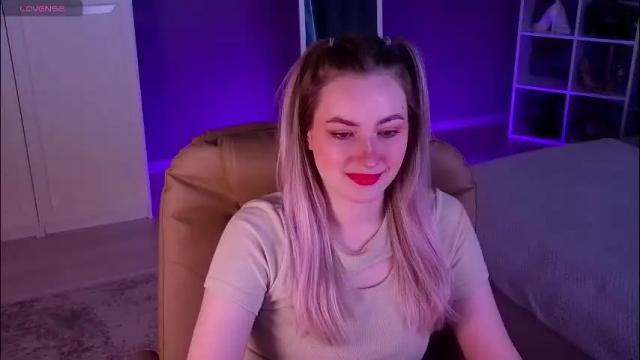 Image 7 of elina_nortas Stream on Chaturbate on 2 months ago