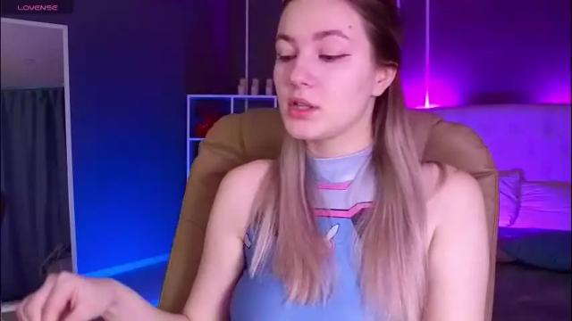 Image 2 of elina_nortas Stream on Chaturbate on 1 month ago