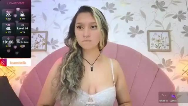 Image 11 of elis_laurent1 Stream on Chaturbate on 14 months ago