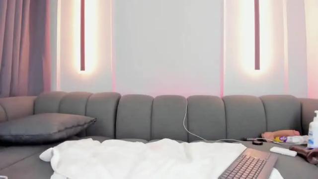 Image 3 of elisa_castrillon Stream on Chaturbate on 12 months ago