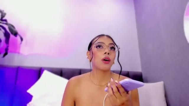Image 2 of elisa_castrillon Stream on Chaturbate on 12 months ago