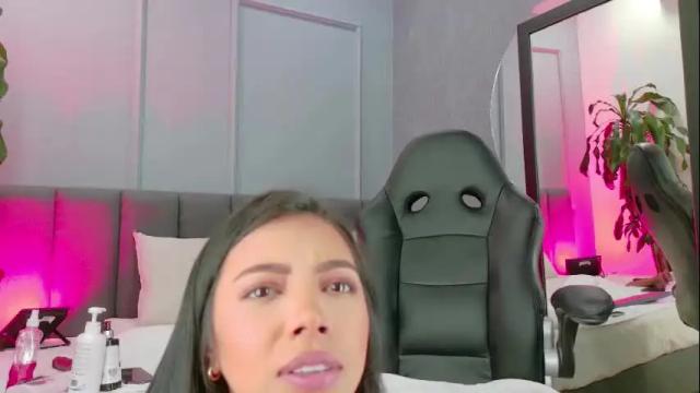Image 11 of elisa_castrillon Stream on Chaturbate on 24 days ago