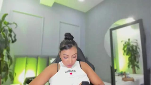 Image 3 of elisa_castrillon Stream on Chaturbate on 1 month ago