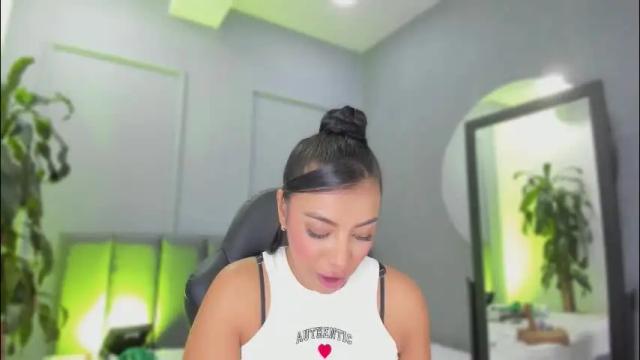 Image 6 of elisa_castrillon Stream on Chaturbate on 1 month ago