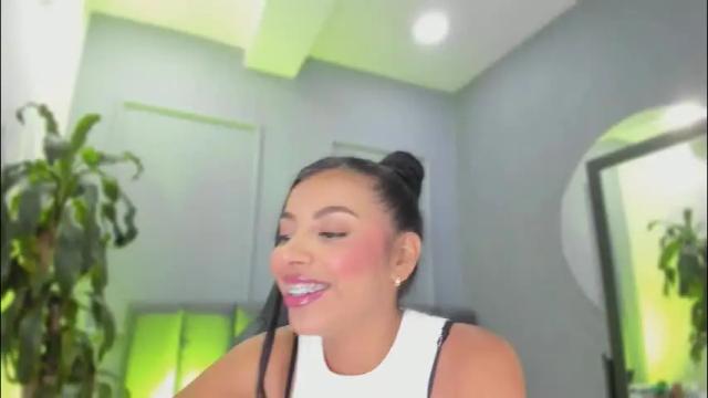 Image 7 of elisa_castrillon Stream on Chaturbate on 1 month ago