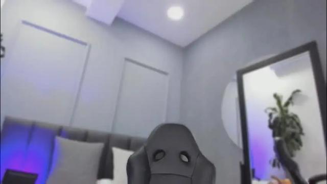 Image 8 of elisa_castrillon Stream on Chaturbate on 1 month ago