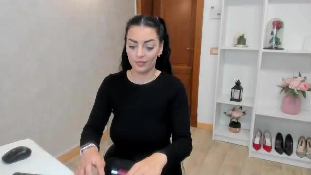 Image 10 of elisabaxter Stream on Chaturbate on 29 days ago