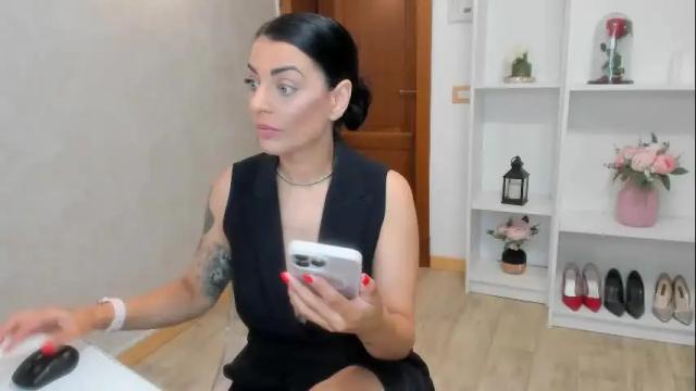 Image 12 of elisabaxter Stream on Chaturbate on 1 month ago