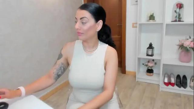 Image 3 of elisabaxter Stream on Chaturbate on 1 month ago