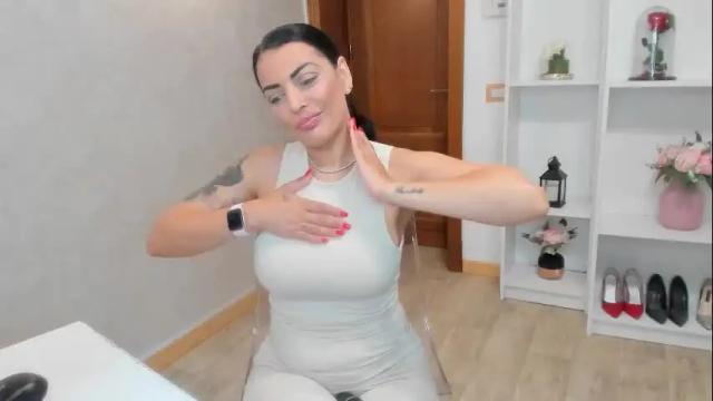 Image 4 of elisabaxter Stream on Chaturbate on 1 month ago