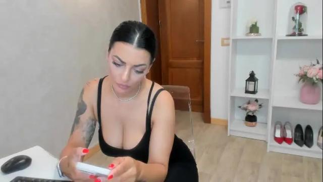 Image 4 of elisabaxter Stream on Chaturbate on 28 days ago