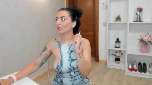 Image 12 of elisabaxter Stream on Chaturbate on 21 days ago