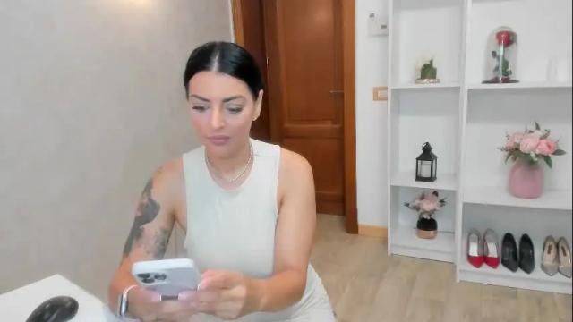Image 11 of elisabaxter Stream on Chaturbate on 17 days ago
