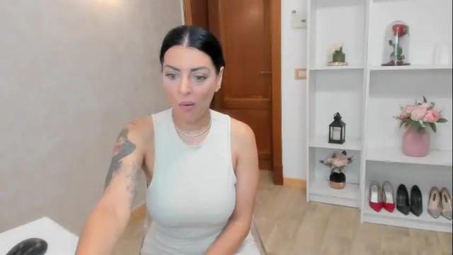 Image 4 of elisabaxter Stream on Chaturbate on 17 days ago