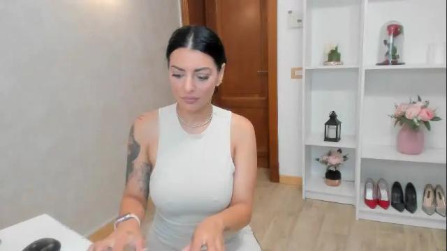 Image 8 of elisabaxter Stream on Chaturbate on 17 days ago