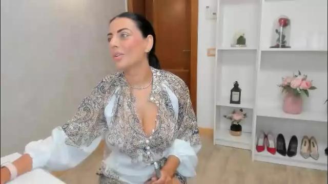 Image 8 of elisabaxter Stream on Chaturbate on 25 days ago
