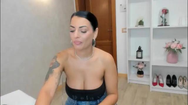 Image 8 of elisabaxter Stream on Chaturbate on 16 days ago