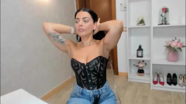 Image 8 of elisabaxter Stream on Chaturbate on 12 days ago