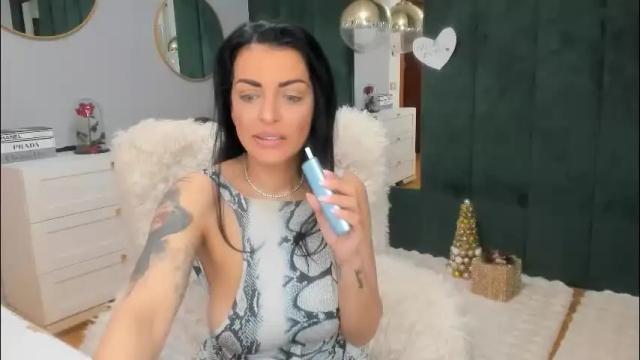 Image 3 of elisabaxter Stream on Chaturbate on 1 month ago