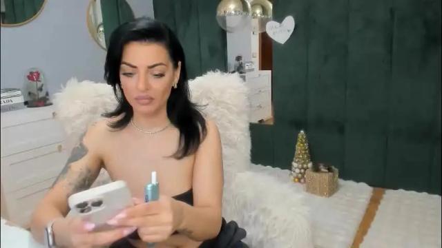 Image 11 of elisabaxter Stream on Chaturbate on 18 days ago