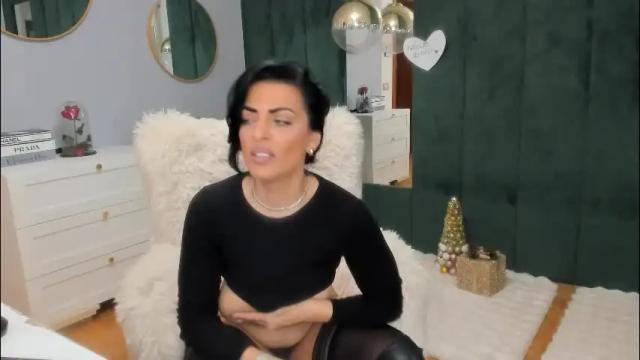 Image 3 of elisabaxter Stream on Chaturbate on 17 days ago