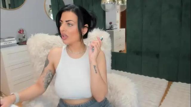 Image 2 of elisabaxter Stream on Chaturbate on 9 days ago