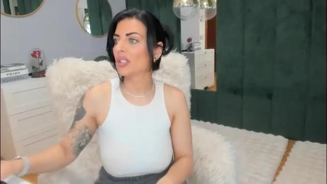 Image 3 of elisabaxter Stream on Chaturbate on 9 days ago