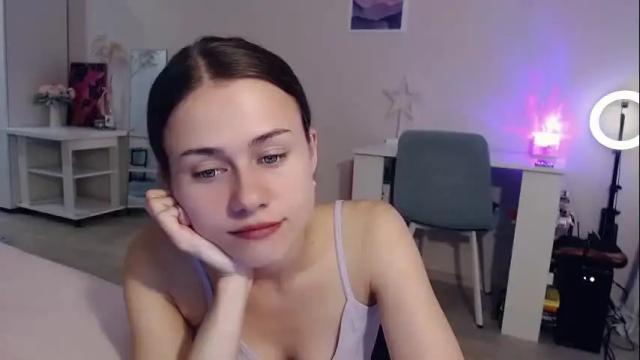 Image 12 of eliscuteblonde Stream on Chaturbate on 3 months ago