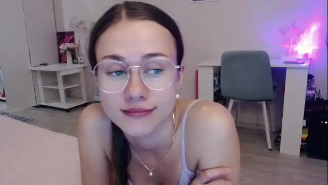 Image 10 of eliscuteblonde Stream on Chaturbate on 2 months ago