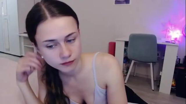 Image 4 of eliscuteblonde Stream on Chaturbate on 1 month ago