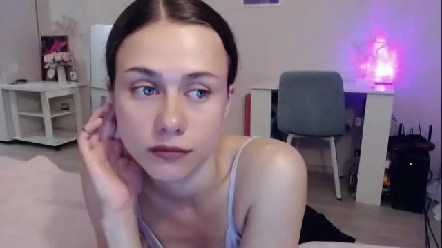 Image 7 of eliscuteblonde Stream on Chaturbate on 6 months ago