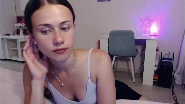 Image 2 of eliscuteblonde Stream on Chaturbate on 5 months ago