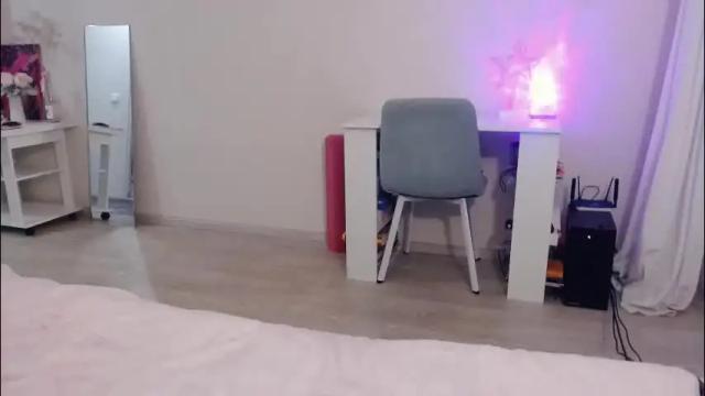 Image 2 of eliscuteblonde Stream on Chaturbate on 5 months ago