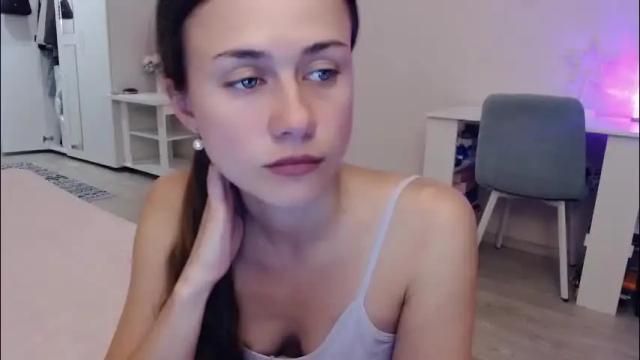 Image 2 of eliscuteblonde Stream on Chaturbate on 5 months ago