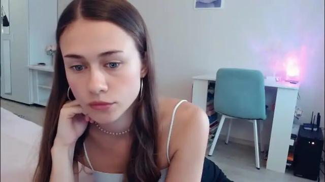 Image 2 of eliscuteblonde Stream on Chaturbate on 4 months ago