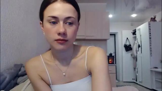 Image 4 of eliscuteblonde Stream on Chaturbate on 1 month ago