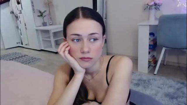 Image 3 of eliscuteblonde Stream on Chaturbate on 14 days ago