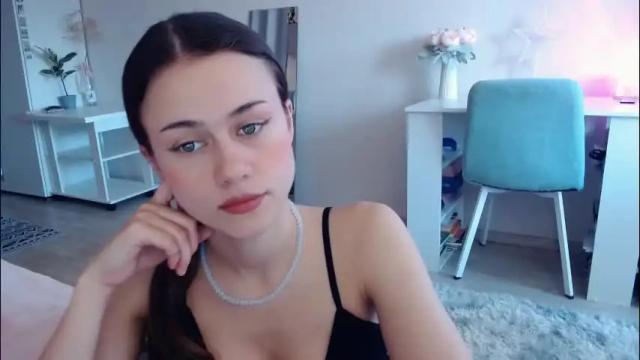 Image 4 of eliscuteblonde Stream on Chaturbate on 7 days ago