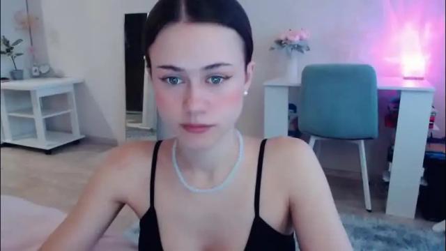 Image 2 of eliscuteblonde Stream on Chaturbate on 3 days ago