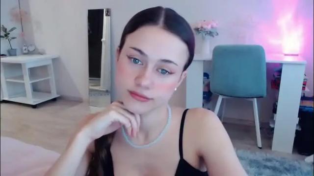 Image 3 of eliscuteblonde Stream on Chaturbate on 3 days ago