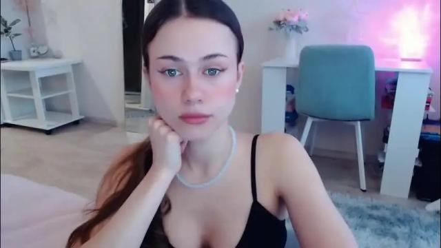 Image 4 of eliscuteblonde Stream on Chaturbate on 3 days ago