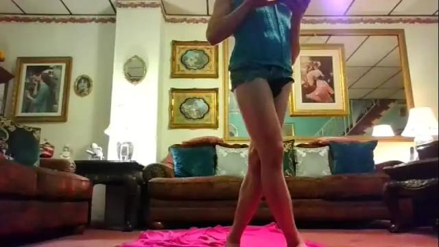 Image 3 of eliselonglegs Stream on Chaturbate on 2 months ago